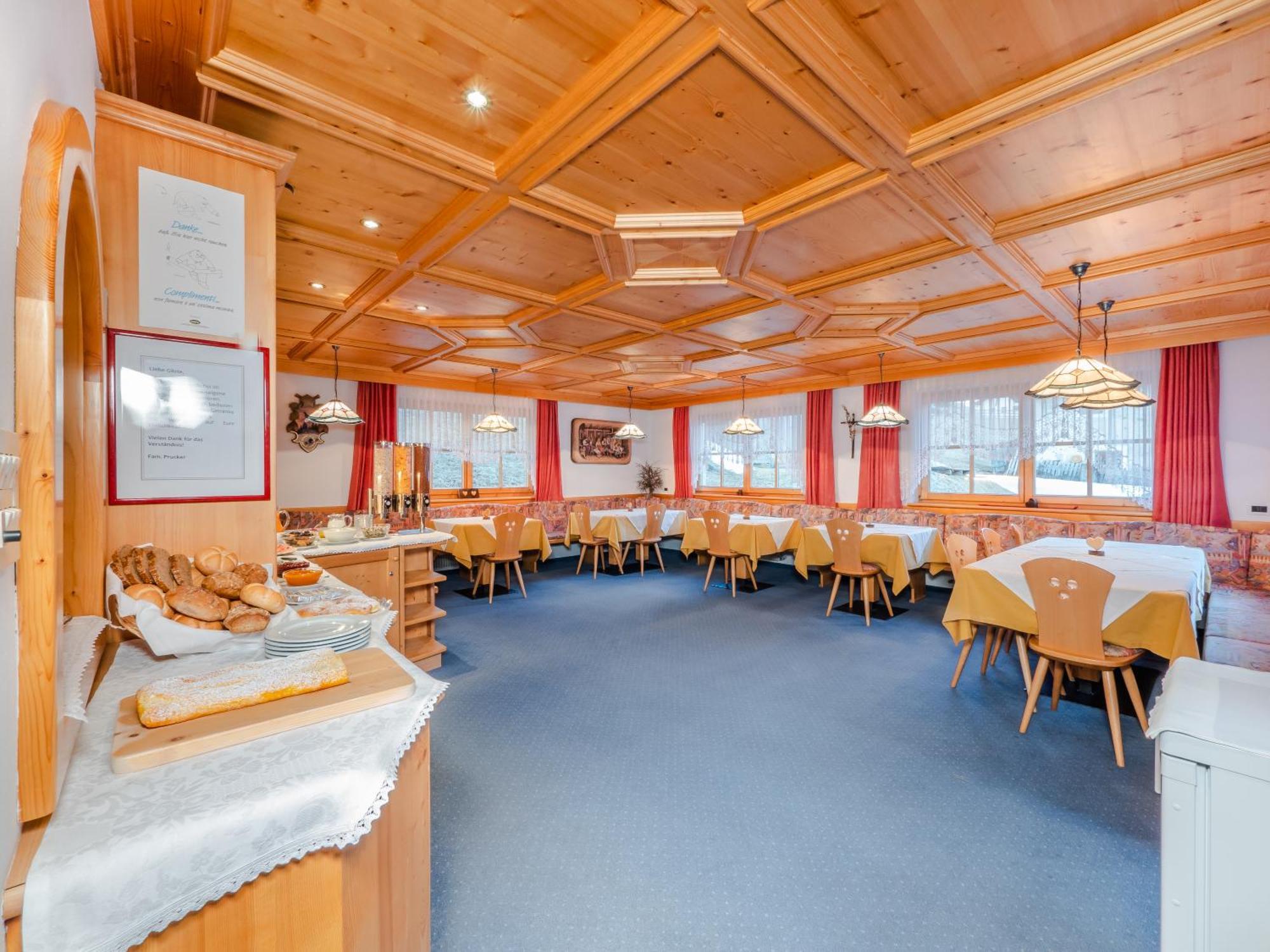 Garni La Grambla Hotel Selva di Val Gardena Bagian luar foto