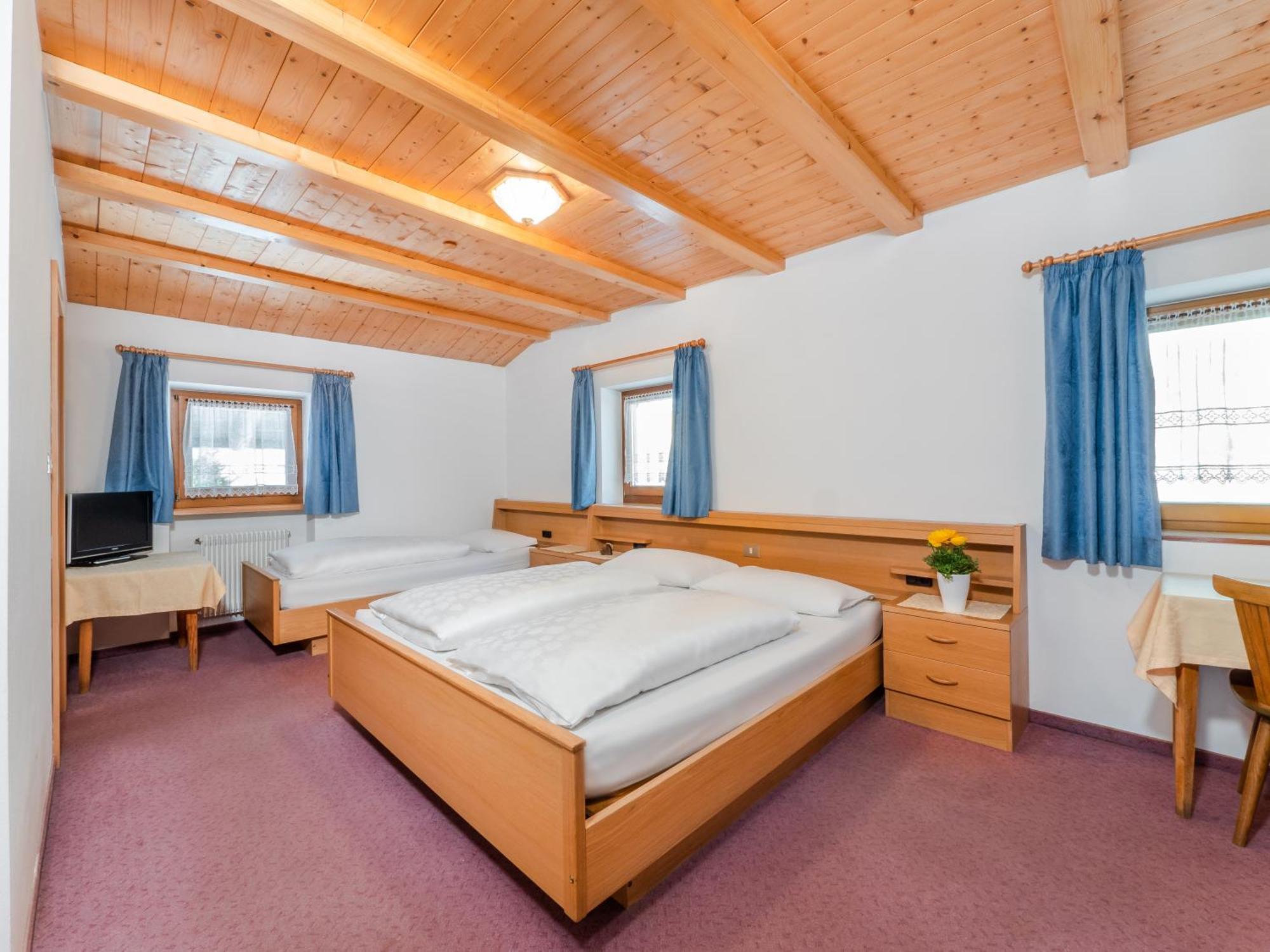 Garni La Grambla Hotel Selva di Val Gardena Bagian luar foto