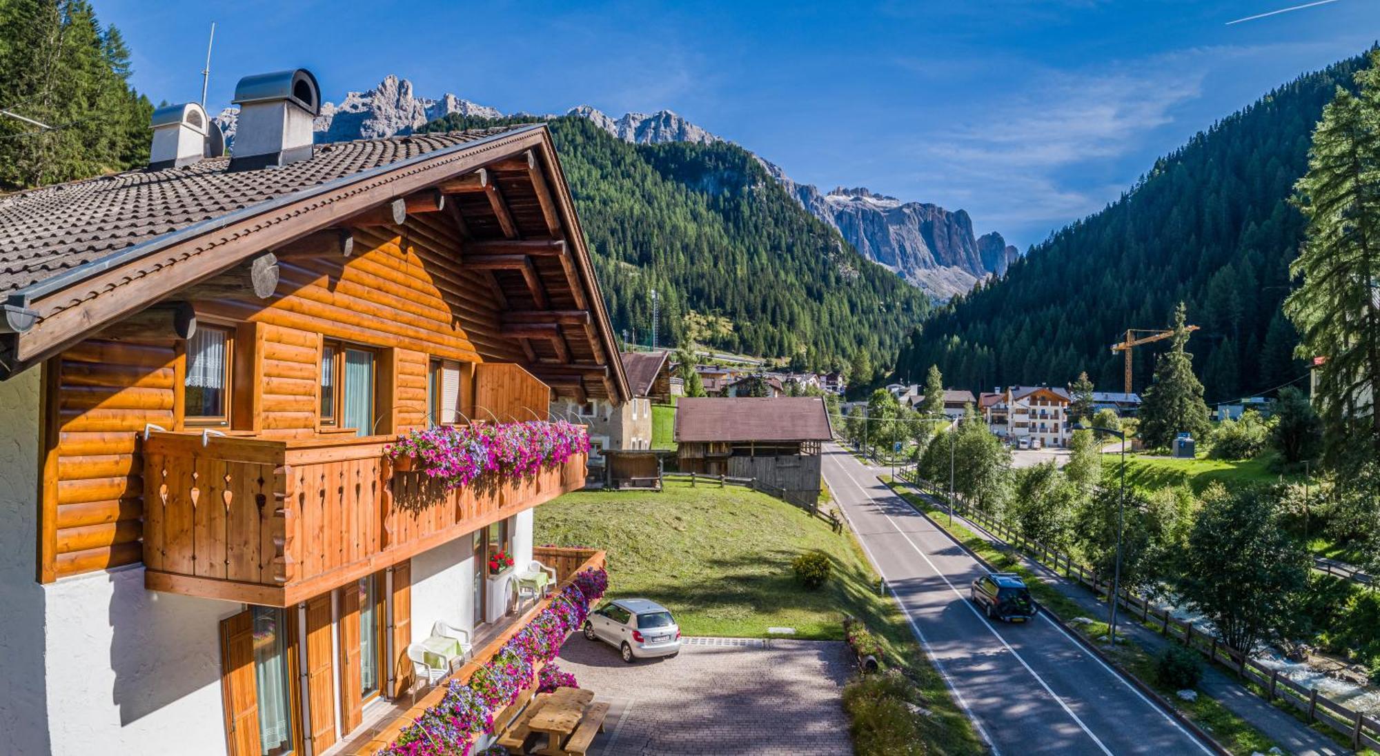 Garni La Grambla Hotel Selva di Val Gardena Bagian luar foto