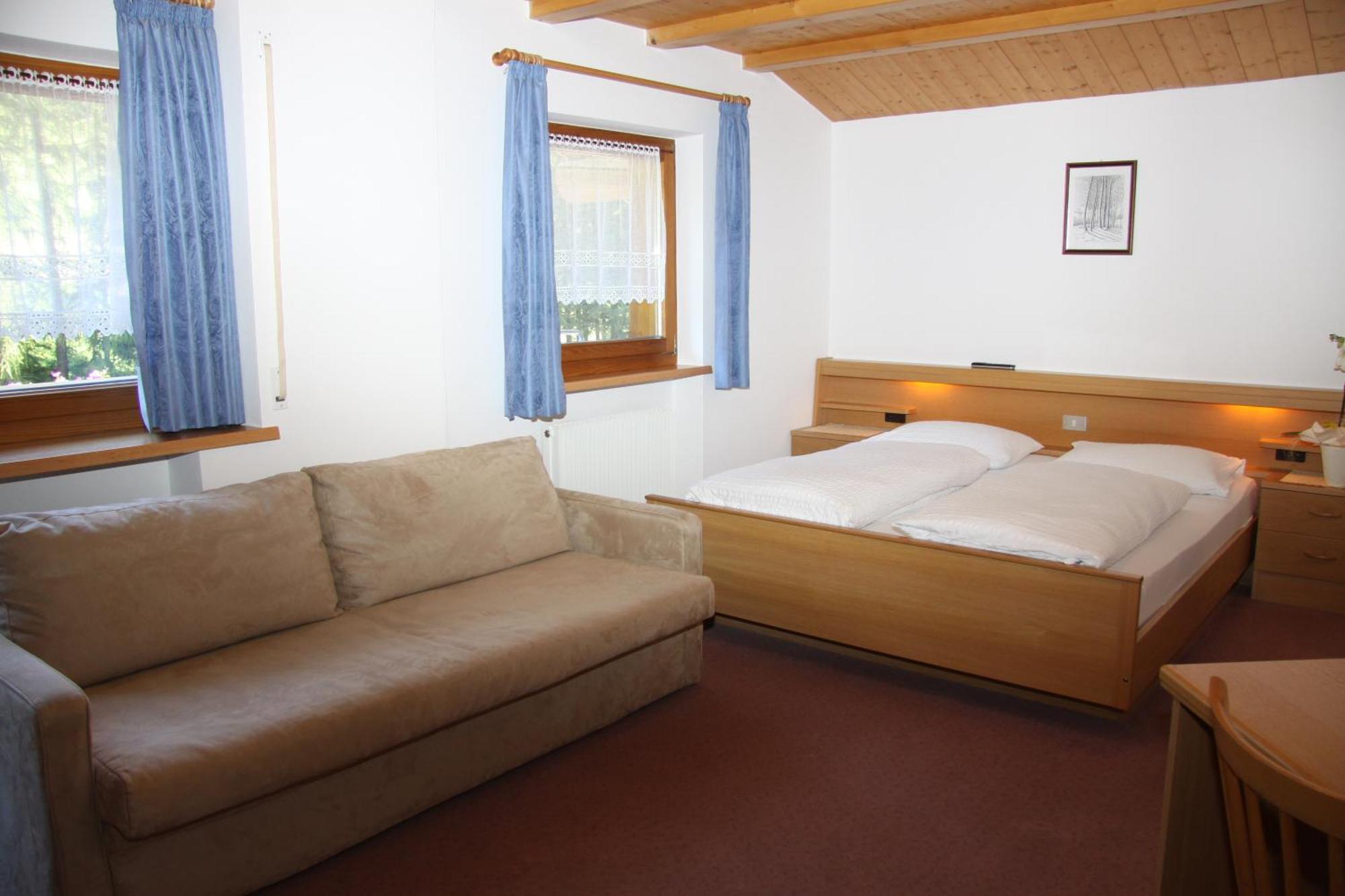 Garni La Grambla Hotel Selva di Val Gardena Bagian luar foto