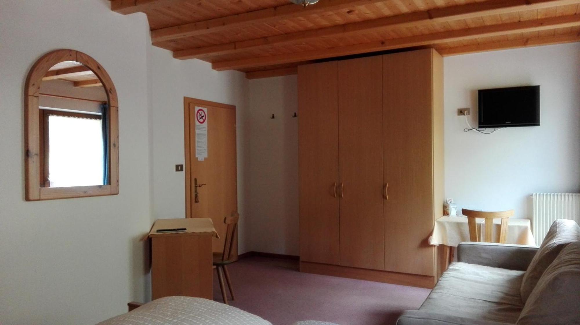 Garni La Grambla Hotel Selva di Val Gardena Bagian luar foto