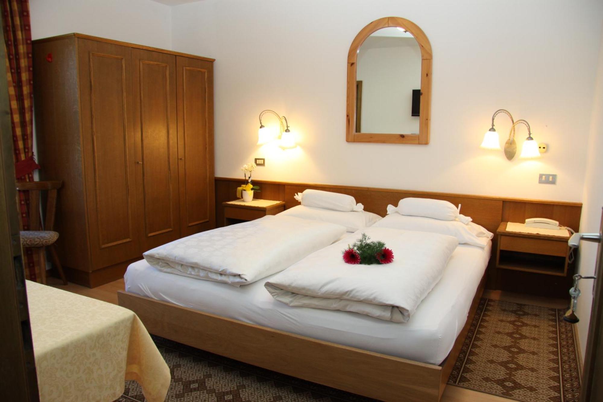 Garni La Grambla Hotel Selva di Val Gardena Bagian luar foto