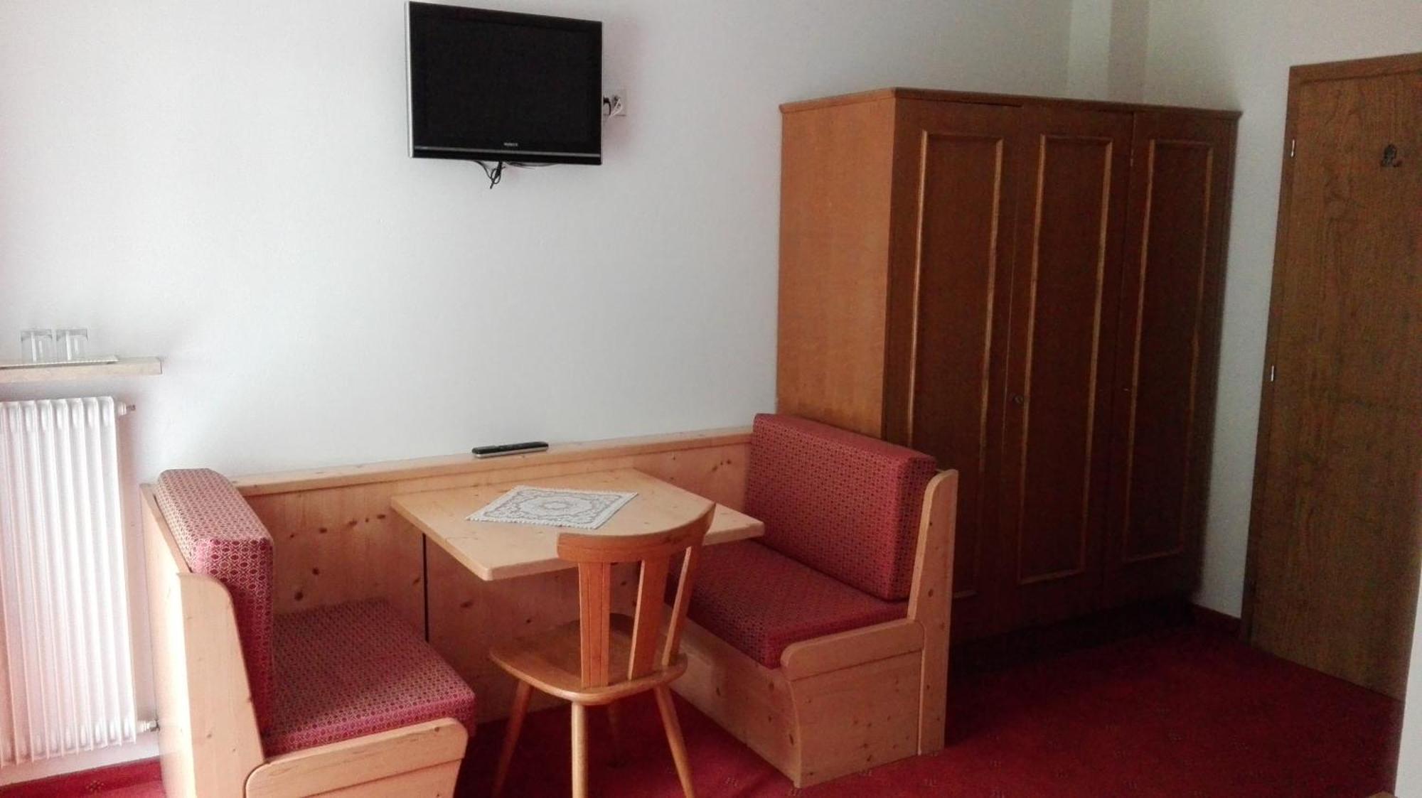 Garni La Grambla Hotel Selva di Val Gardena Bagian luar foto