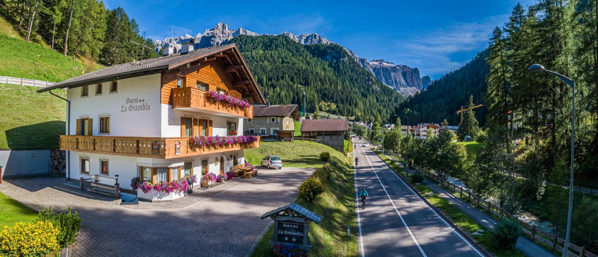 Garni La Grambla Hotel Selva di Val Gardena Bagian luar foto
