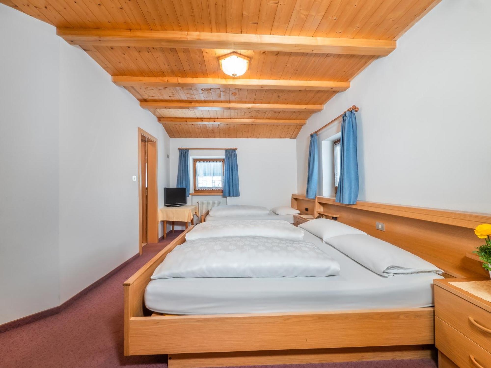 Garni La Grambla Hotel Selva di Val Gardena Bagian luar foto